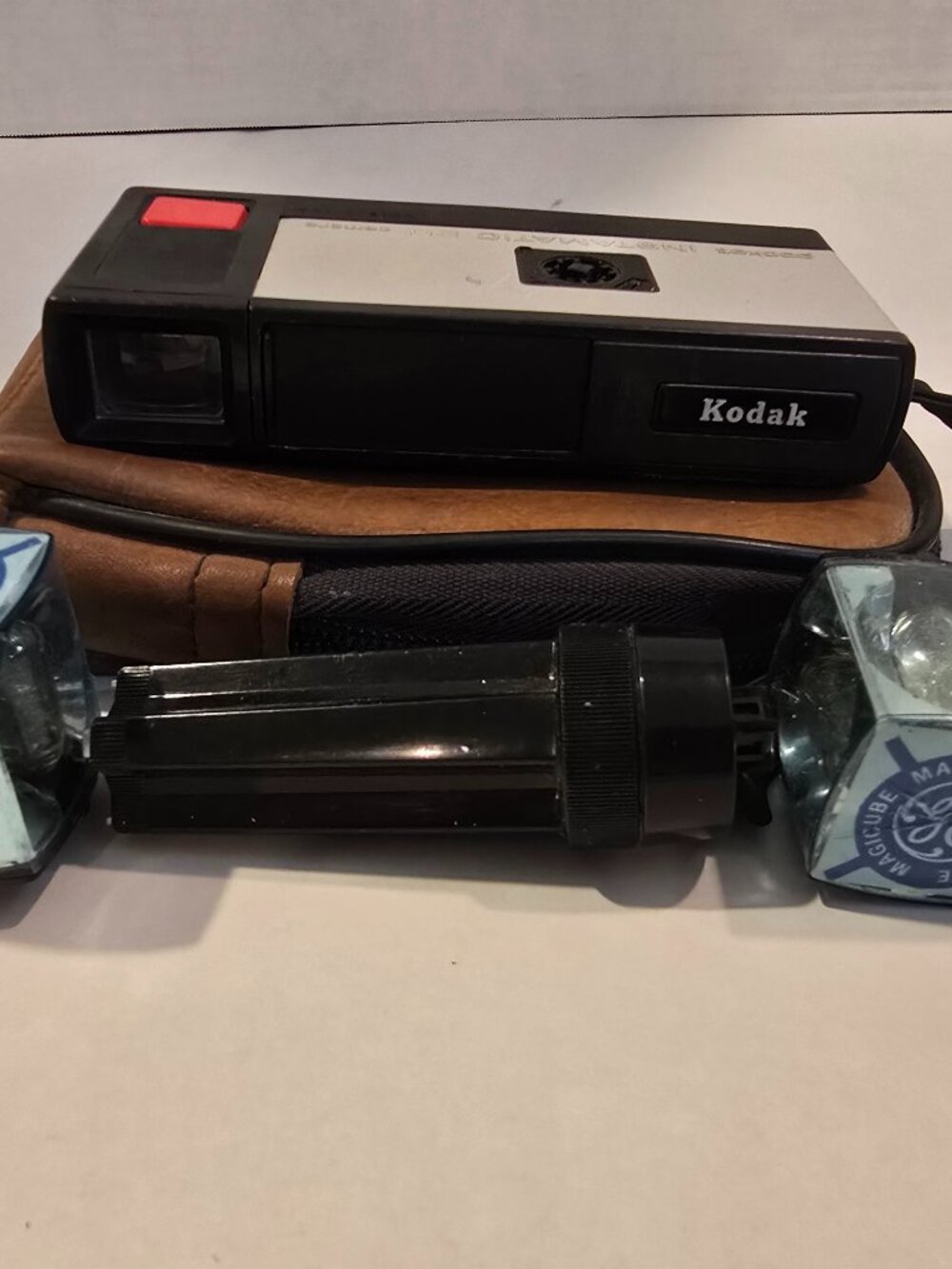 Kodak Pocket Instamatic 20 Camera Strap Case Flash Cube Extender Flash Cubes 70s